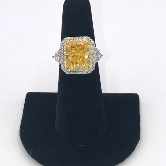 8ct Fancy Canary Ring - Picture 4 of 12